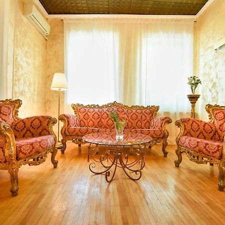 The Museum - Wonderful Super Central Apartment Bukarest Eksteriør billede