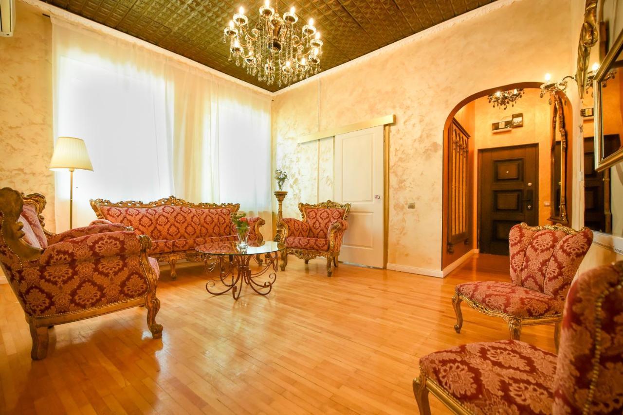 The Museum - Wonderful Super Central Apartment Bukarest Eksteriør billede