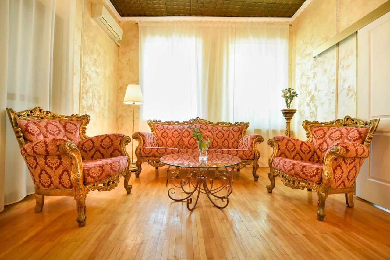 The Museum - Wonderful Super Central Apartment Bukarest Eksteriør billede