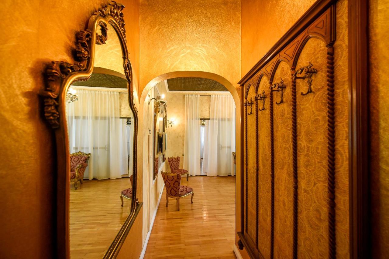 The Museum - Wonderful Super Central Apartment Bukarest Eksteriør billede