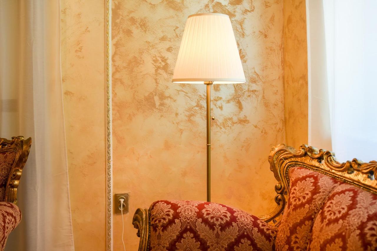 The Museum - Wonderful Super Central Apartment Bukarest Eksteriør billede